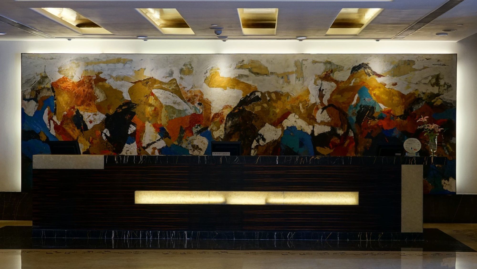 Taj Chandigarh Chandīgarh Exterior foto Mural at the lobby of the hotel