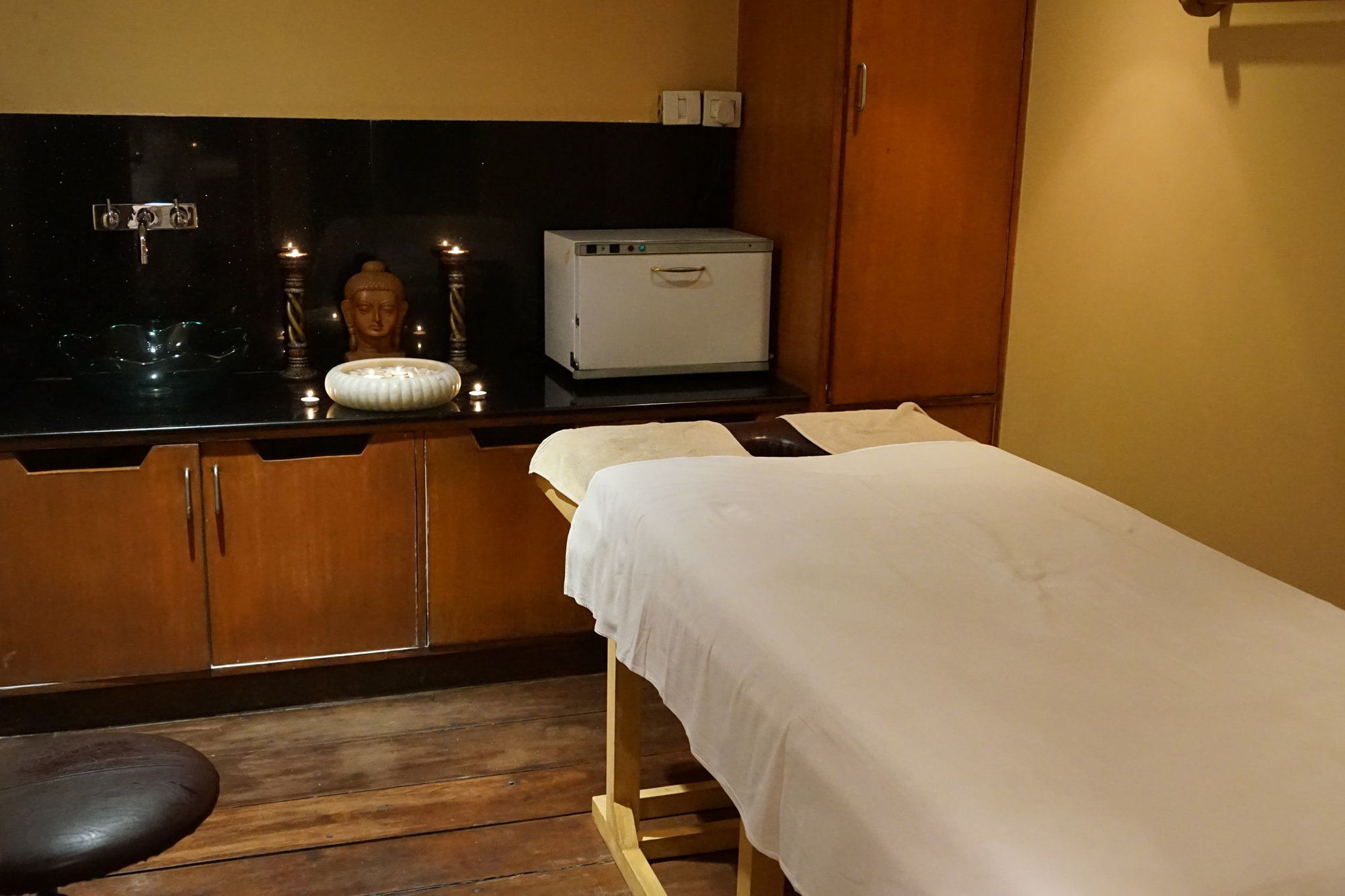 Taj Chandigarh Chandīgarh Exterior foto A massage bed