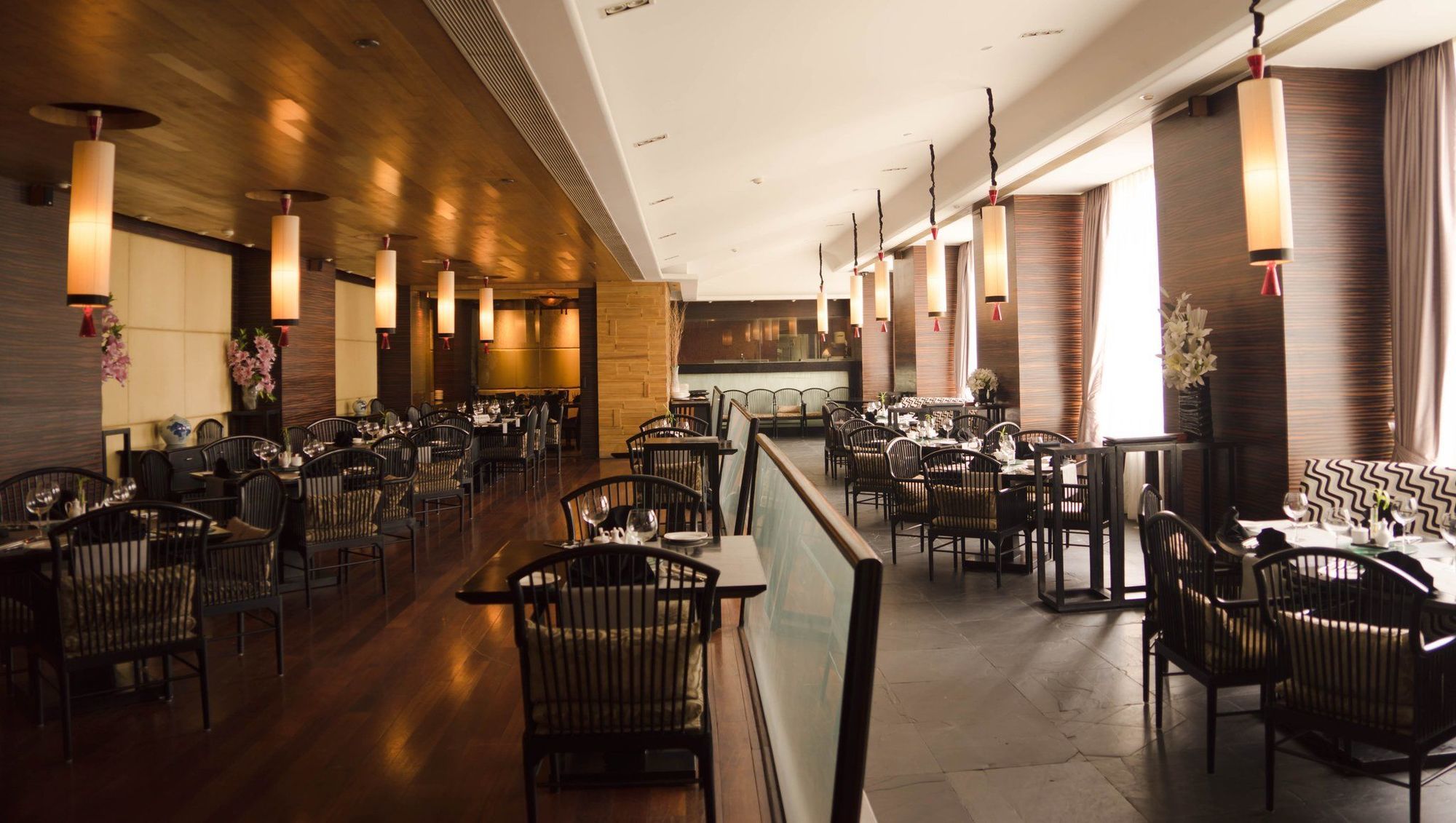 Taj Chandigarh Chandīgarh Restaurante foto The interior of the restaurant