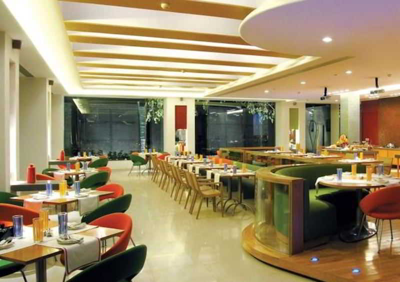Taj Chandigarh Chandīgarh Exterior foto The interior of a typical restaurant