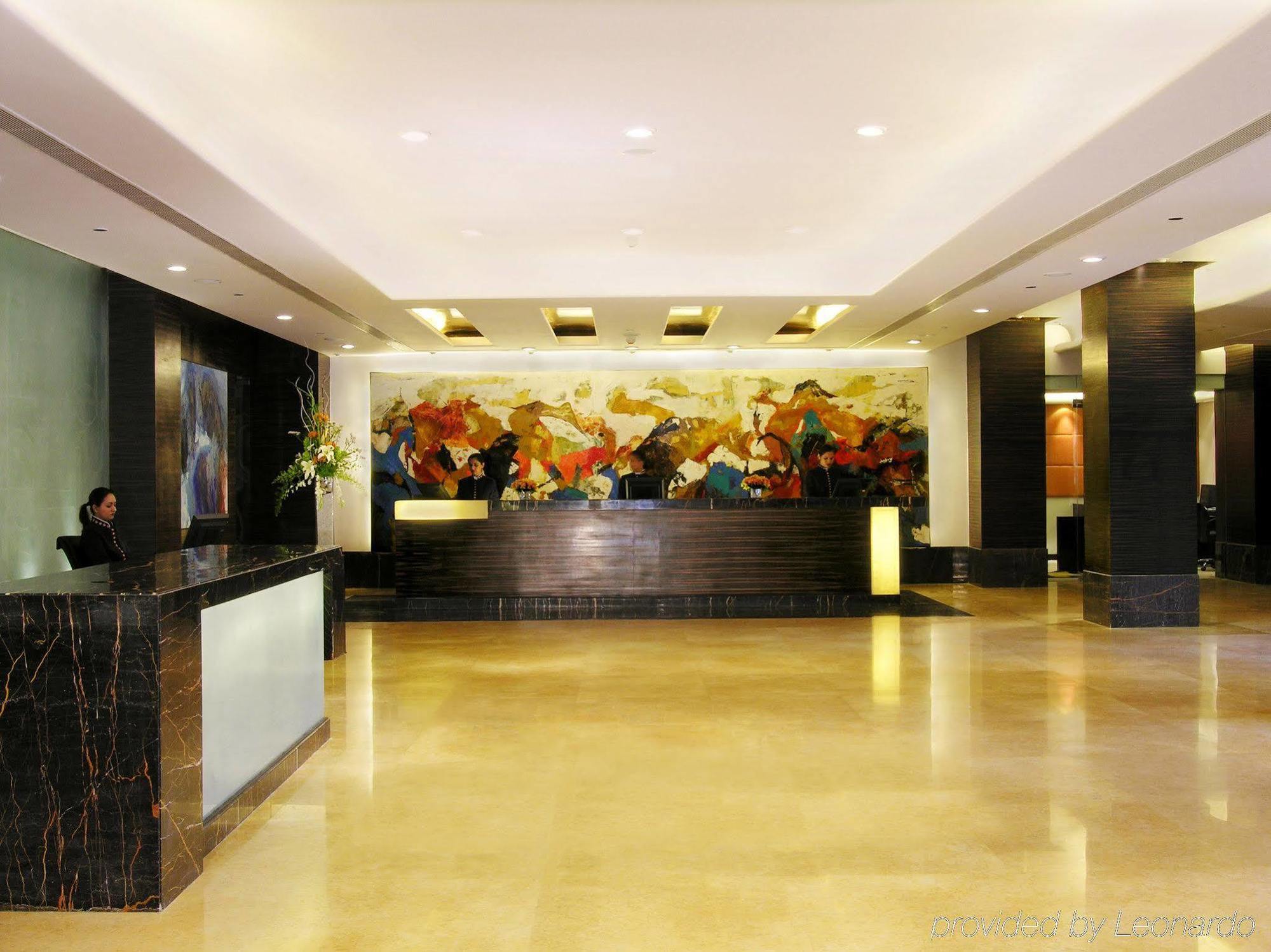 Taj Chandigarh Chandīgarh Exterior foto The lobby of the hotel